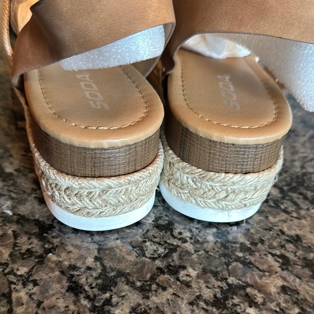 Soda Tan and Cream Espadrille Shoes with Platform Sole EUC 9
